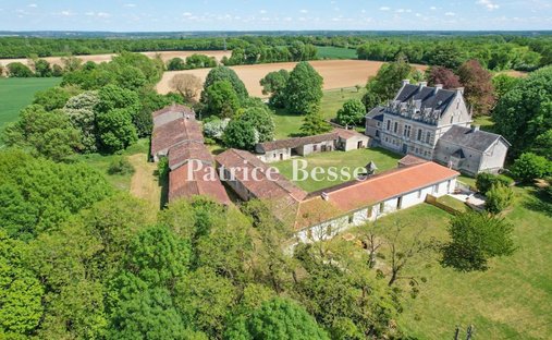 Castello a Ecurat, Nuova Aquitania, Francia 1