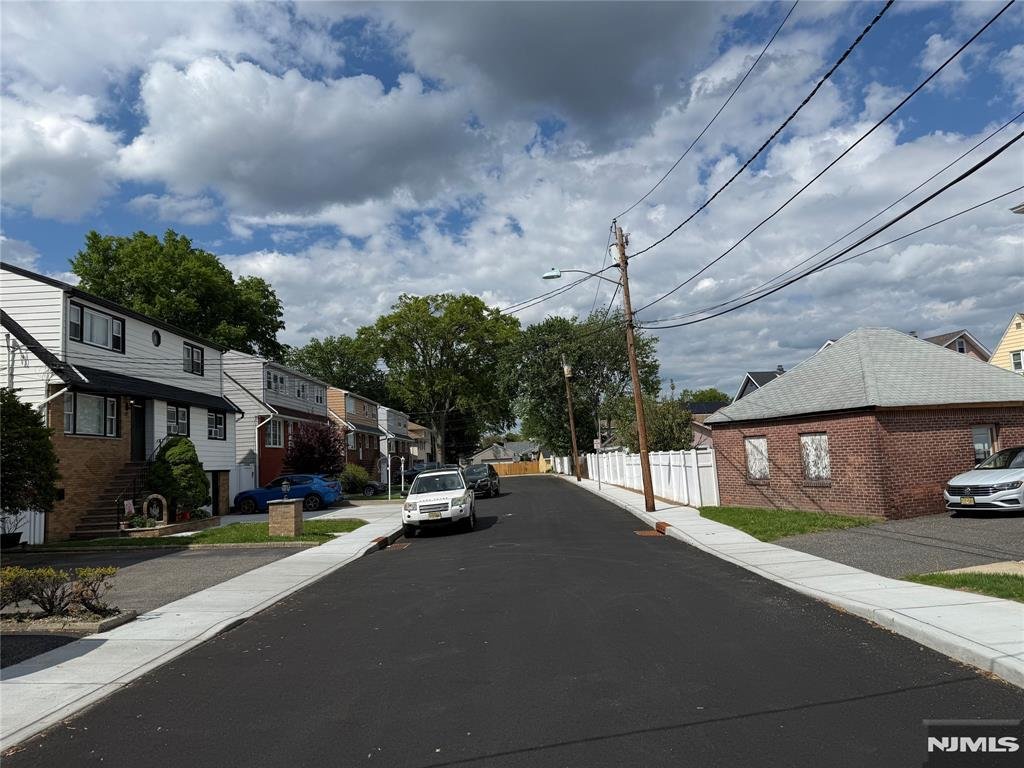 House in Little Ferry, New Jersey, United States 4 - 17960251