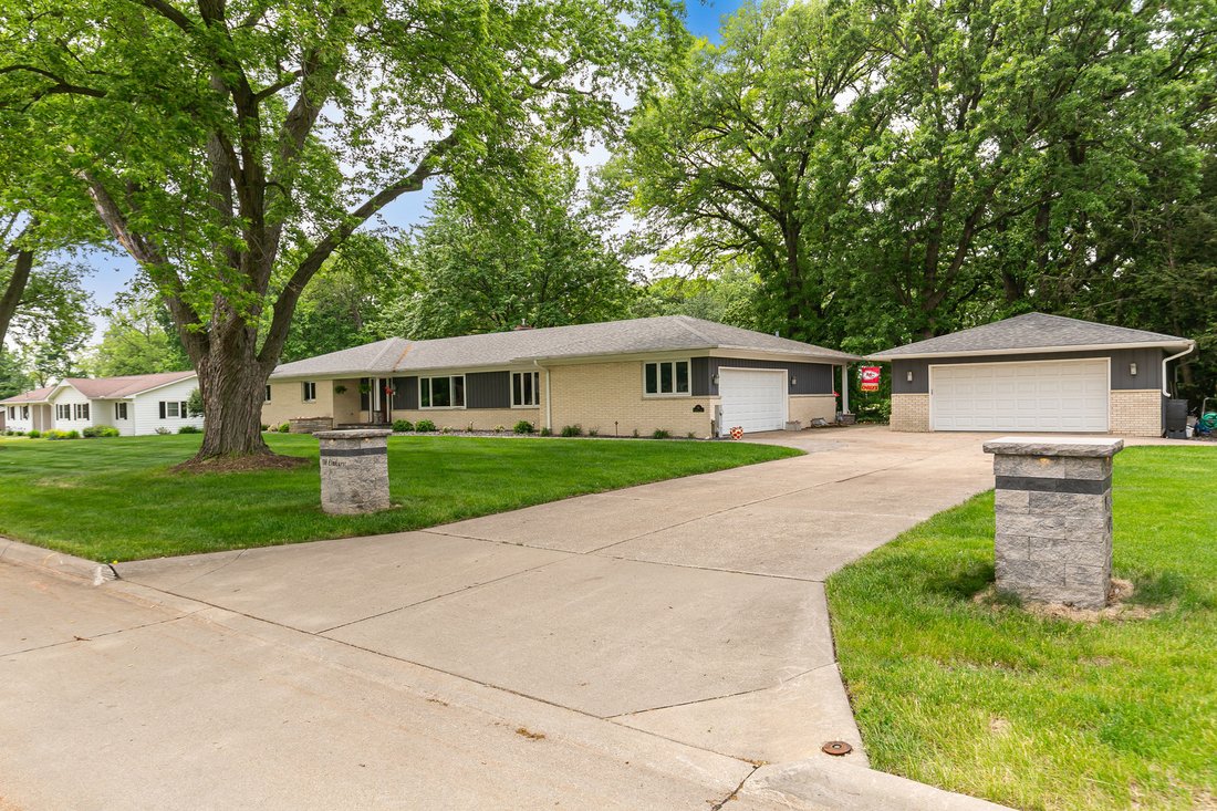 House in Bettendorf, Iowa, United States 1 - 17958402