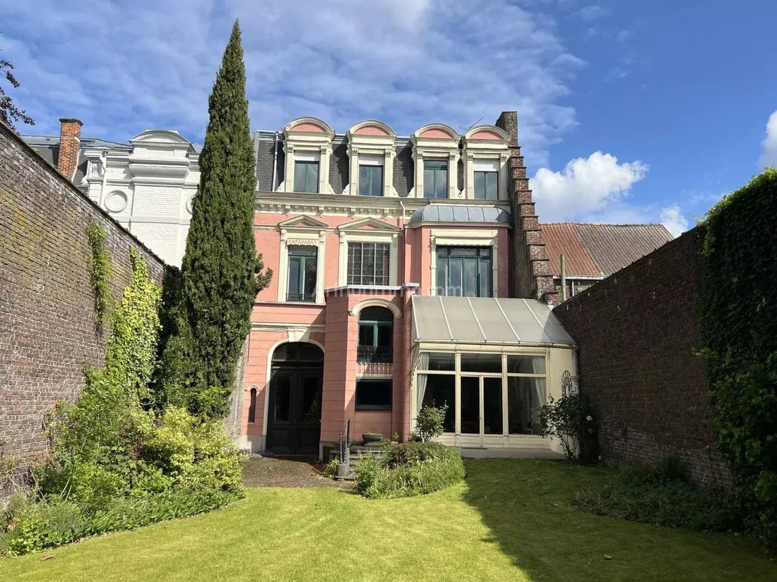 Estate in Roubaix, Hauts-de-France, France 1 - 17959404