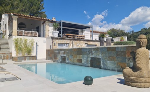 Villa in Oraison, Provence-Alpes-Côte d'Azur, France 1