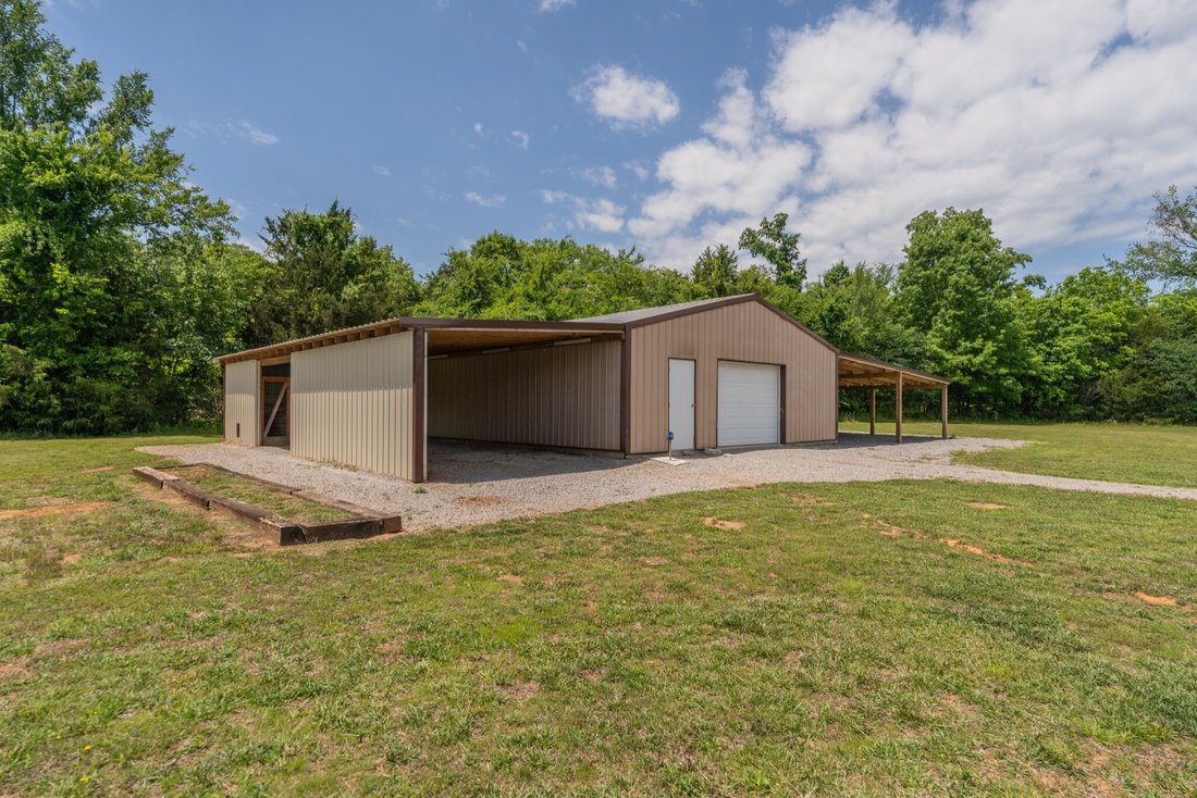 House in Shelbyville, Tennessee, United States 2 - 17367838