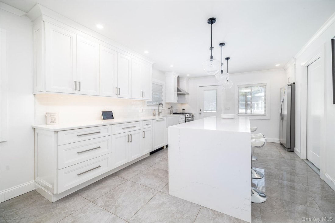 House in Massapequa, New York, United States 5 - 17963634