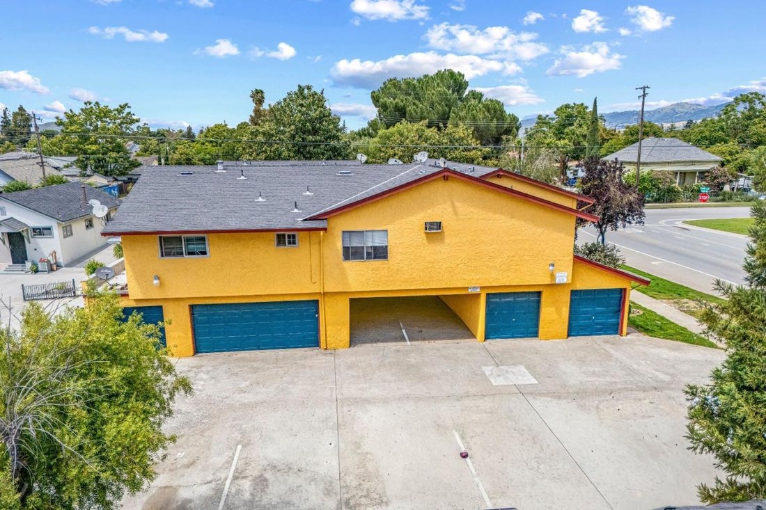 Gilroy, California, United States 5 - 17963822