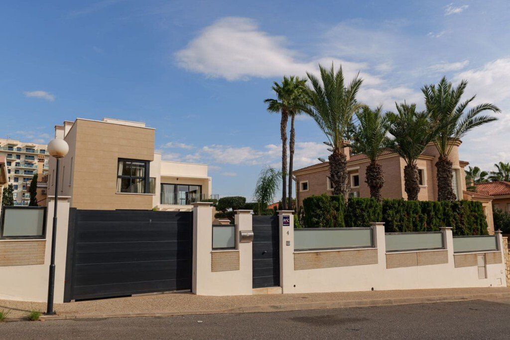 House in Torrevieja, Valencian Community, Spain 2 - 17964795