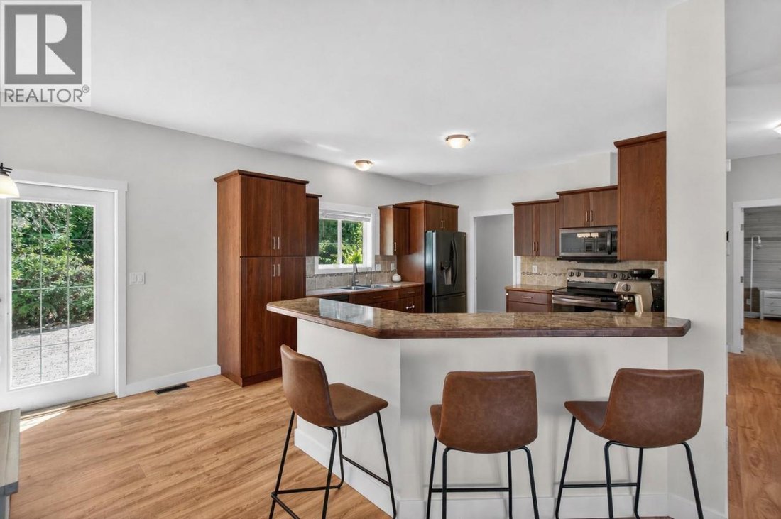 House in Kaleden, British Columbia, Canada 4 - 17964311