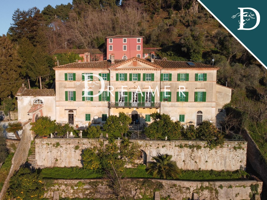 Villa in Capezzano Pianore, Camaiore, Tuscany 1 - 16825509
