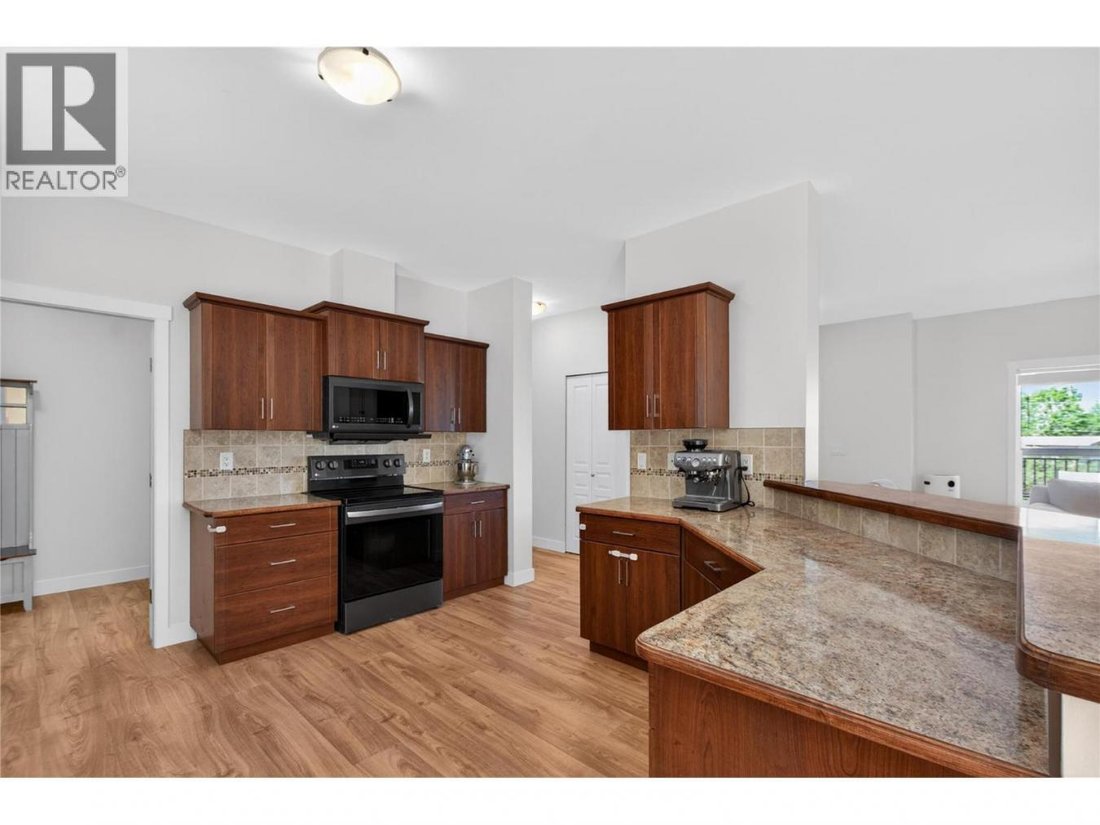 House in Kaleden, British Columbia, Canada 5 - 17964311