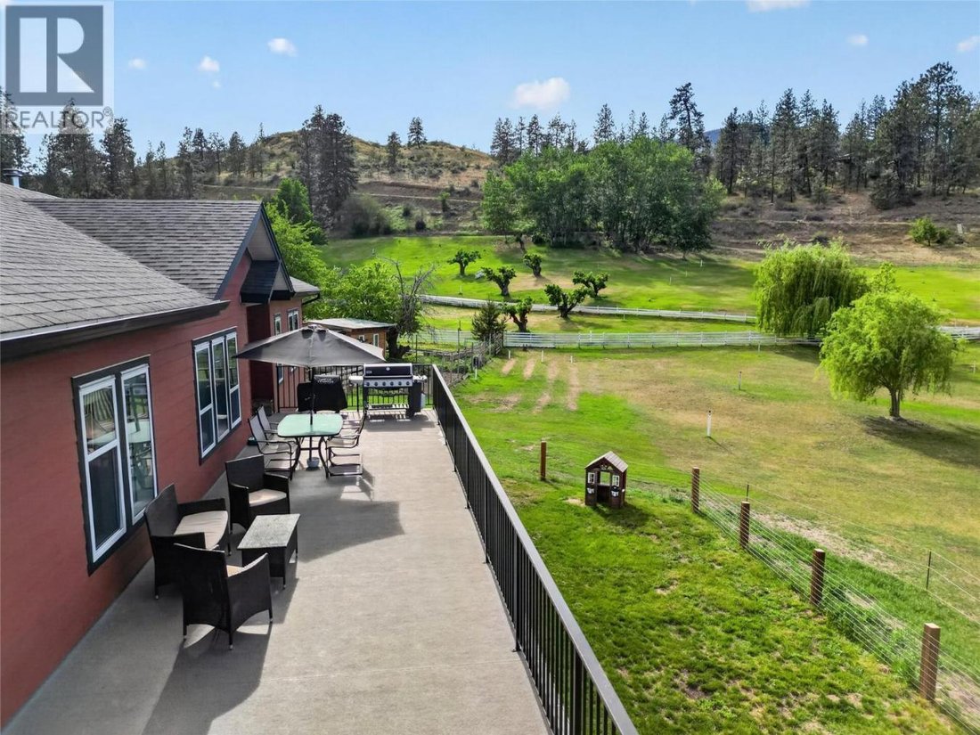 House in Kaleden, British Columbia, Canada 3 - 17964311