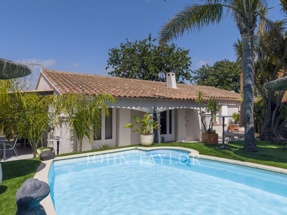 Villa in Six-Fours-les-Plages, Provence-Alpes-Côte d'Azur, France 4 - 17964581