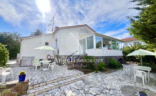 Villa in Frejus, Provence-Alpes-Côte d'Azur, France 1