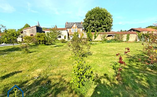 Castello a Chantonnay, Paesi della Loira, Francia 1
