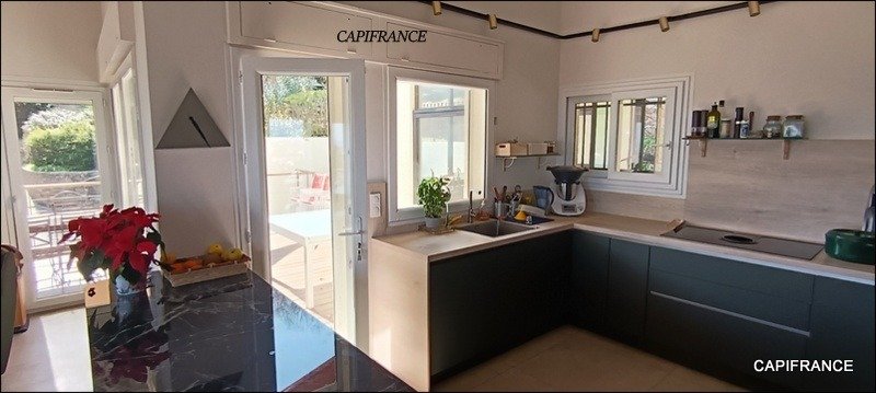 House in Hyeres, Provence-Alpes-Côte d'Azur, France 4 - 17964536