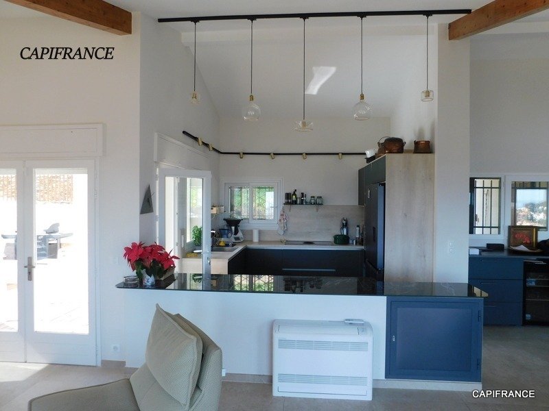 House in Hyeres, Provence-Alpes-Côte d'Azur, France 5 - 17964536