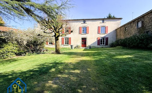 House in La Chataigneraie, Pays de la Loire, France 1