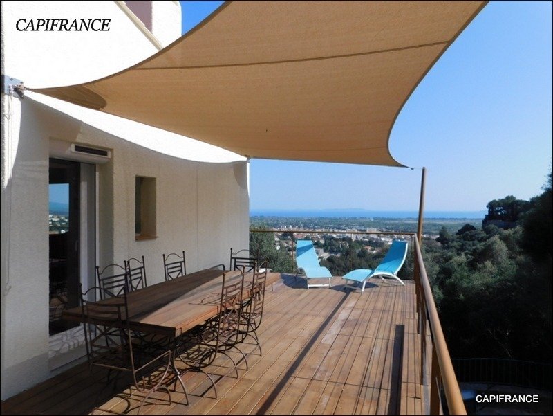 House in Hyeres, Provence-Alpes-Côte d'Azur, France 2 - 17964536