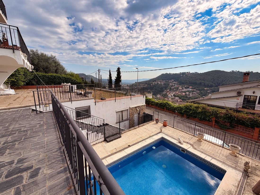 Townhouse in Vallirana, Catalonia, Spain 2 - 17871297