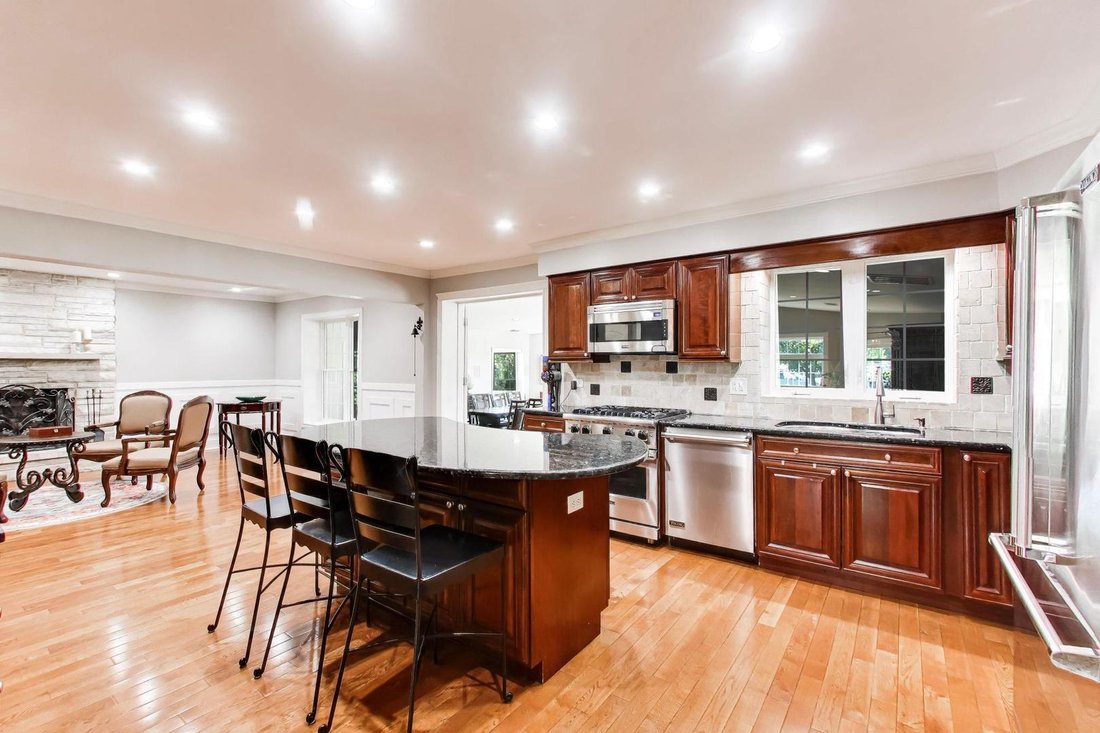 House in Mount Prospect, Illinois, United States 5 - 17827729
