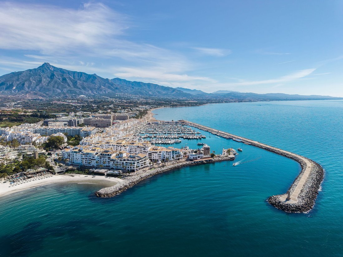 Apartment in Puerto Banus, Marbella, Spain 3 - 17965461