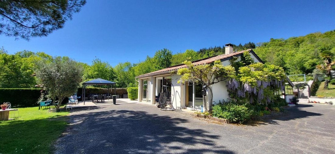 Villa in Saint-Hilaire-de-Lusignan, Nouvelle-Aquitaine, France 2 - 17964842