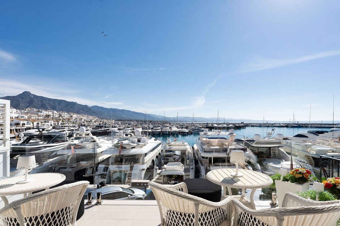 Apartment in Puerto Banus, Marbella, Spain 1 - 17965461