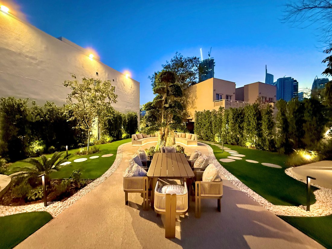 Villa in The Meadows, Dubai, United Arab Emirates 2 - 17965519