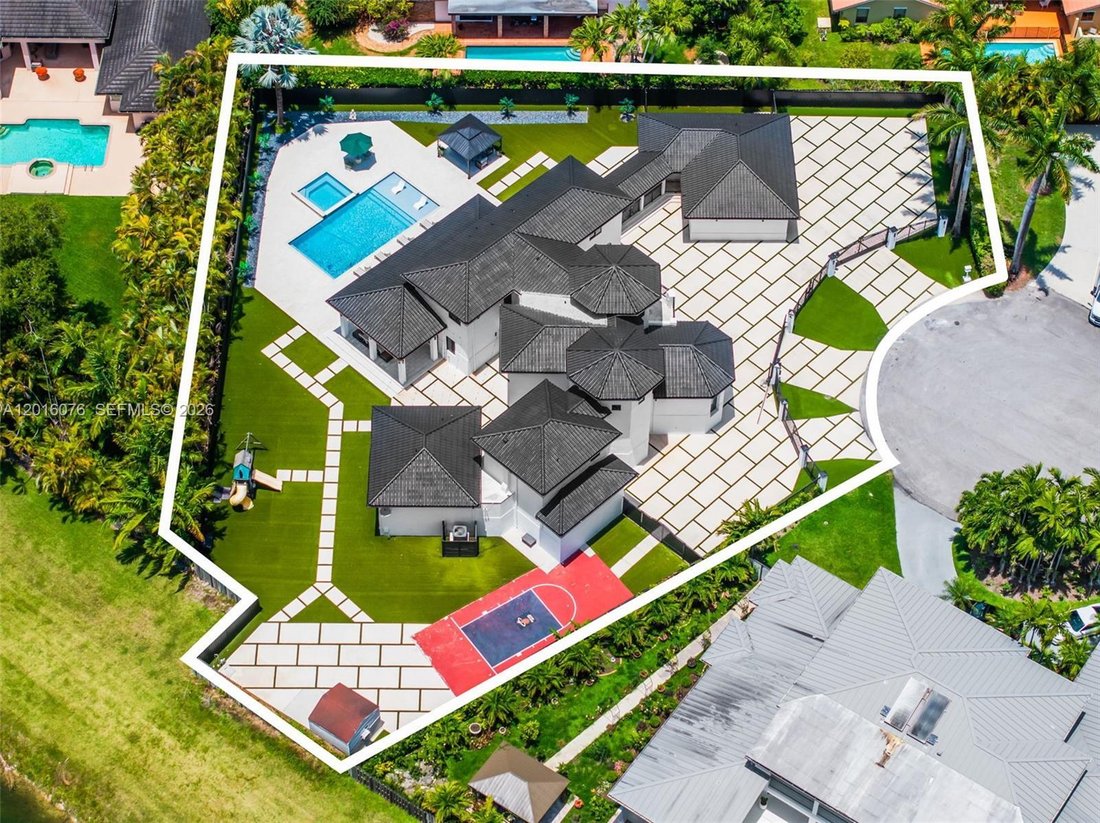 House in Miami, Florida, United States 3 - 17965520