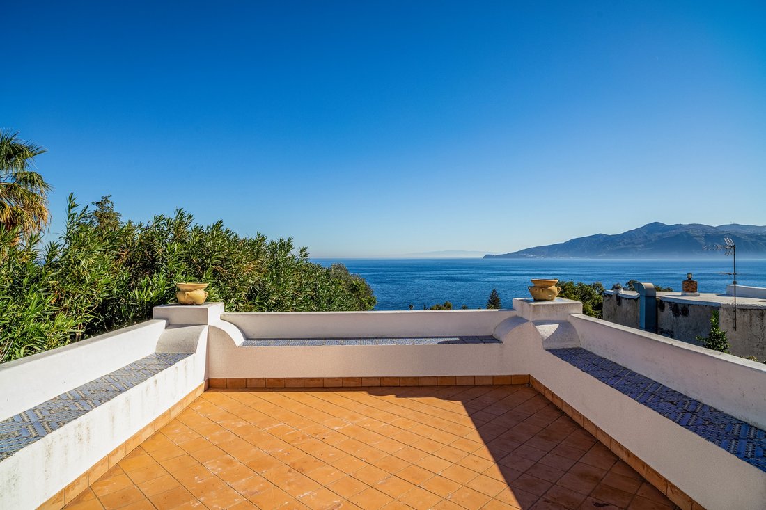 Villa in Santa Marina Salina, Sicily, Italy 4 - 17965618