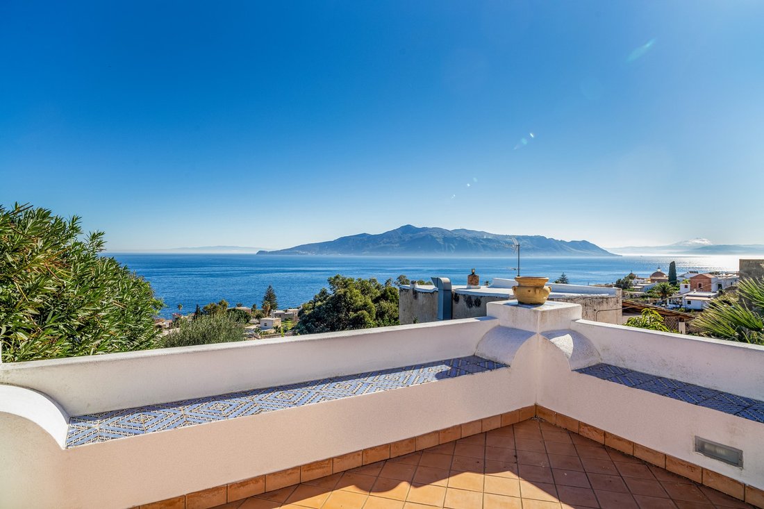 Villa in Santa Marina Salina, Sicily, Italy 1 - 17965618