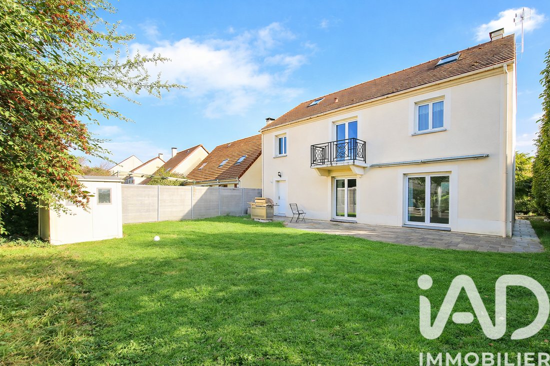 House in Mandres-les-Roses, Ile-de-France, France 1 - 17059938