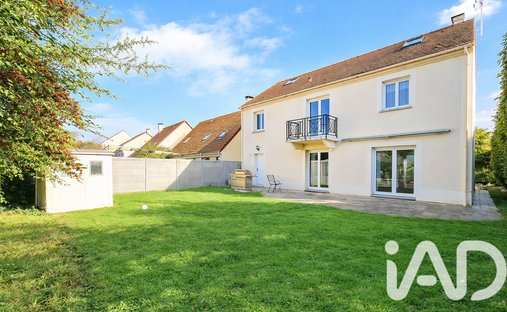 House in Mandres-les-Roses, Ile-de-France, France 1