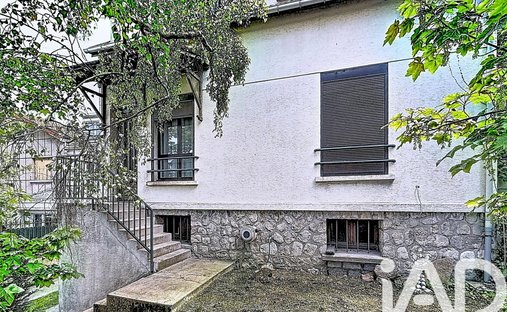 House in Parcs, Romainville, France 1