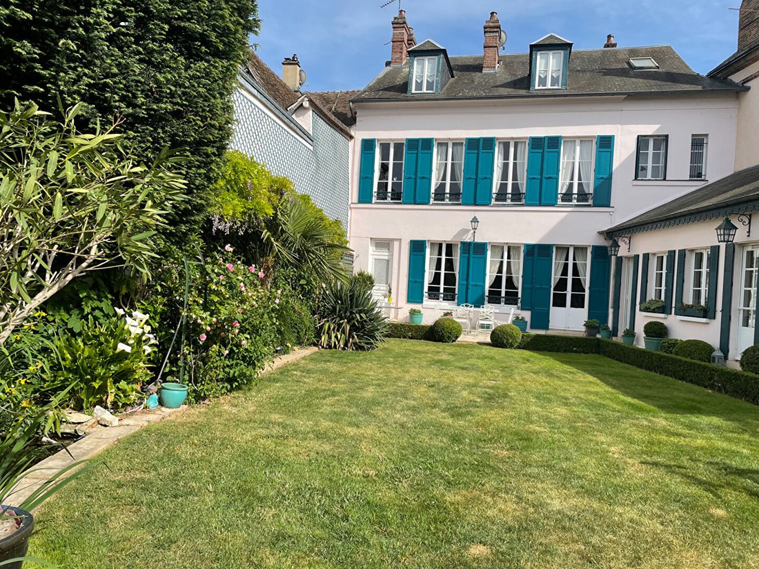 Villa in Nogent-le-Roi, Centre-Val de Loire, France 1 - 17967568
