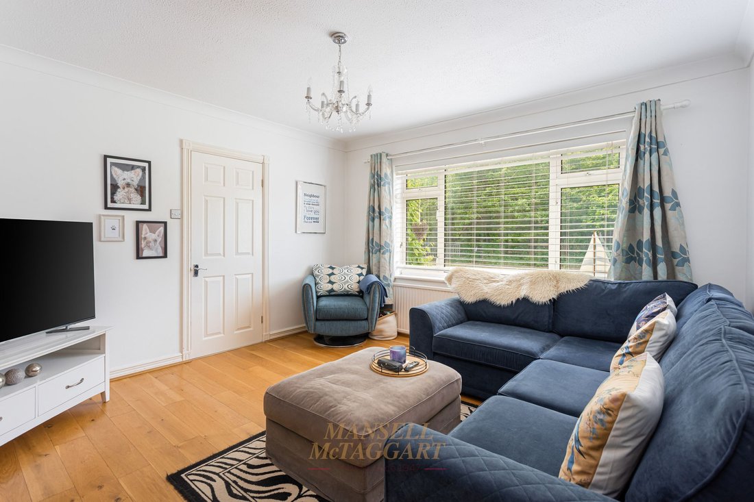 House in Crawley Down, England 5 - 17967012
