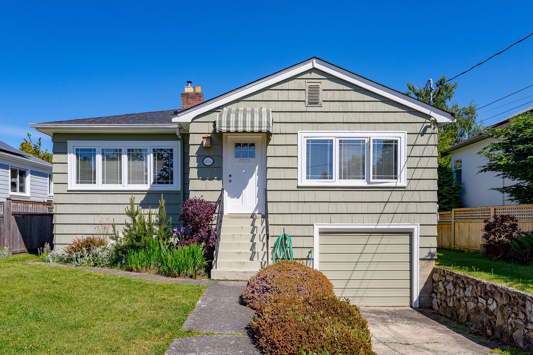 House in Oak Bay, British Columbia, Canada 2 - 17967559