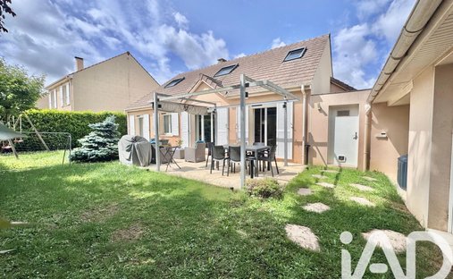House in Ascott-Village Ouest-Le Verger, Roissy-en-Brie, France 1