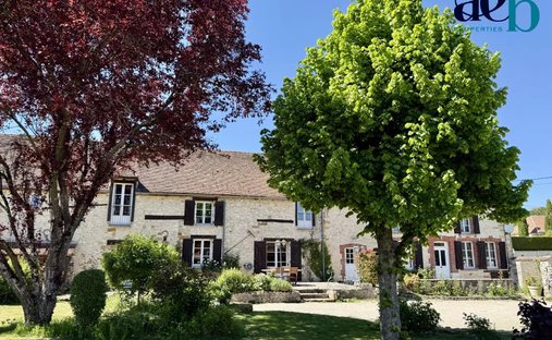 Estate in Cessoy-en-Montois, Ile-de-France, France 1