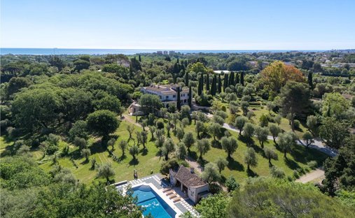 Villa in Bois Fleuri-Chevre d'Or-Saint Philippe, Biot, France 1