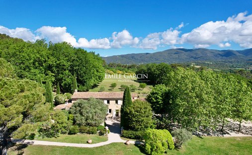 Villa in Cadenet, Provence-Alpes-Côte d'Azur, France 1