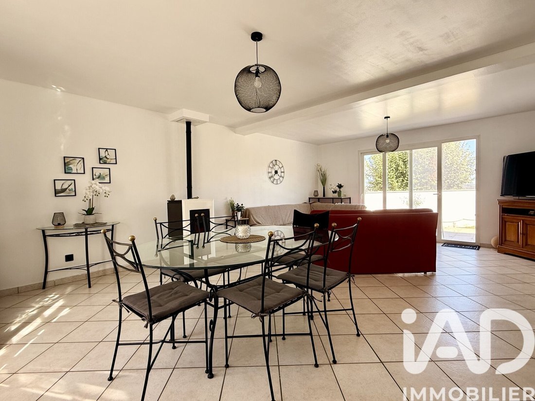 House in Nerville-la-Foret, Ile-de-France, France 2 - 17971073