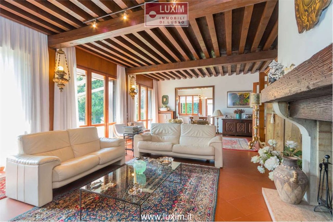 Villa in Crespano del Grappa, Veneto, Italy 1 - 17758259