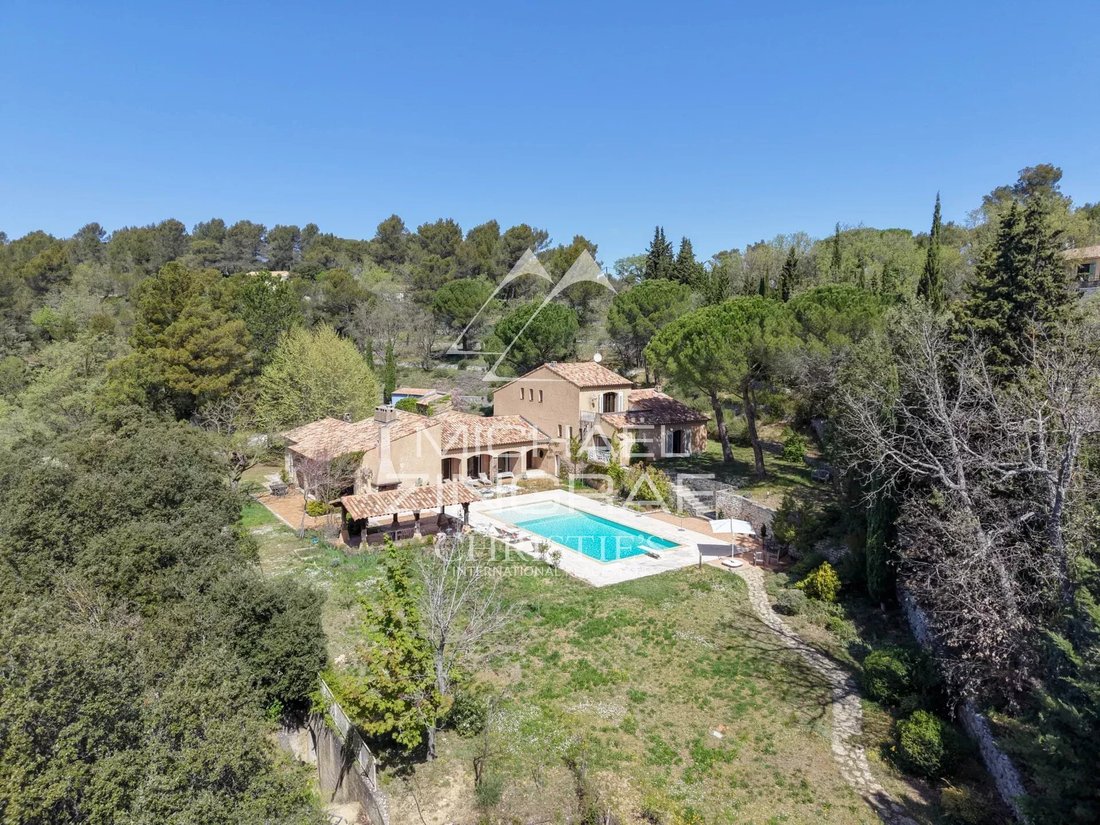 Estate in Rians, Provence-Alpes-Côte d'Azur, France 1 - 17966042