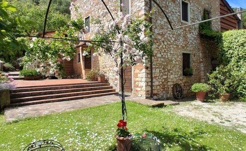Farm Ranch in Saint Mary del Giudice - San Lorenzo a Vaccoli, Lucca, Tuscany 1