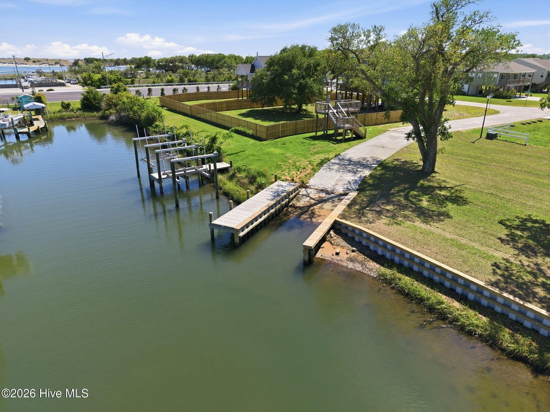 House in Cedar Point, North Carolina, United States 3 - 17969336