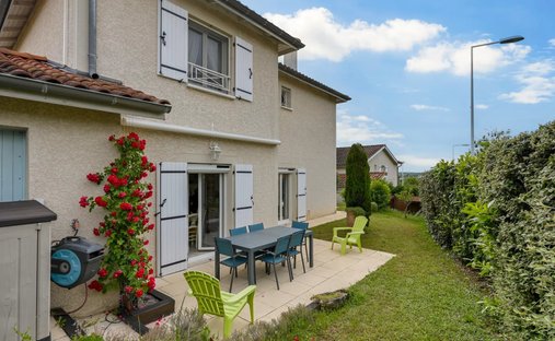 House in Ouest, Craponne, France 1
