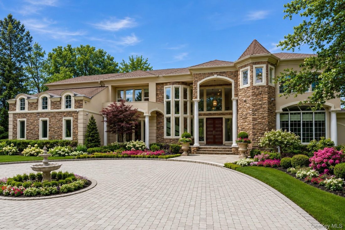 House in Syosset, New York, United States 2 - 17966965