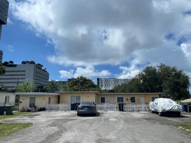 Hallandale Beach, Florida, United States 2 - 17969581