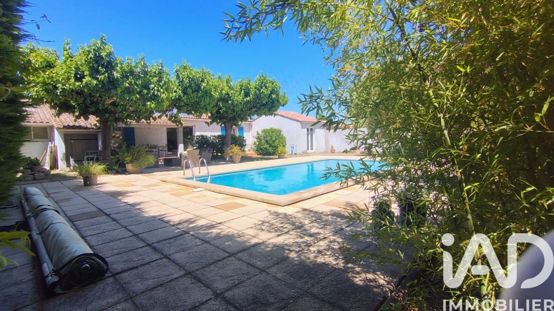 House in Centre Ville, Le Thor, France 2 - 17971044