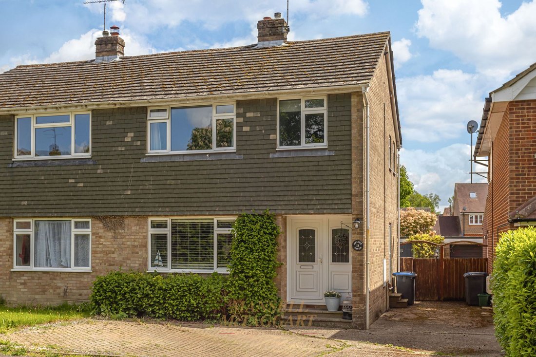 House in Crawley Down, England 1 - 17967012
