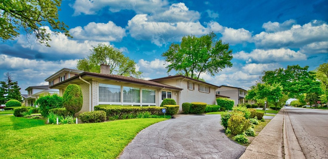 House in Lincolnwood, Illinois, United States 3 - 17968160